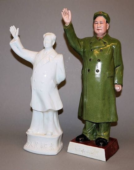 Deux figurines de propagande représentant Mao Zedo