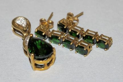 Pendant and earrings featuring an imperial chrome 