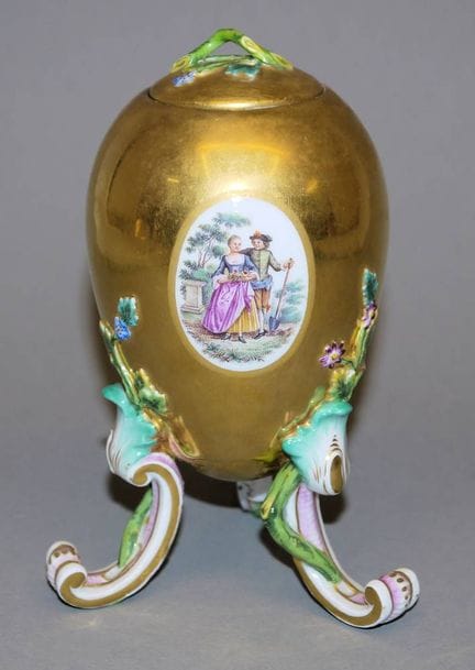 Golden egg box, Royal Meissen, probably c. 1800
Ov