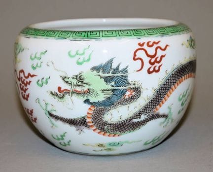 Cuvette à pinceaux décorée d'un dragon, période Qi