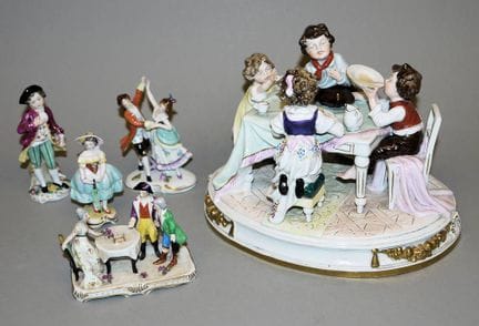 Niños en la mesa, conjunto de porcelana de Scheibe