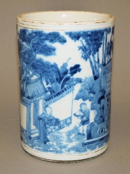 Gobelet à pinceau bleu et blanc, de l'époque de la