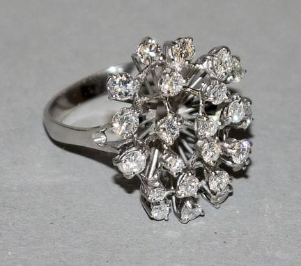 Delicate diamond ring, gold
18-carat white gold, s