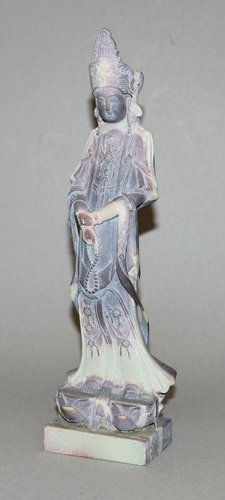 Sculpture en pierre représentant Guanyin, Chine, X