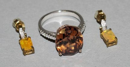 Ring with an orange Ratanakiri zircon and brillian