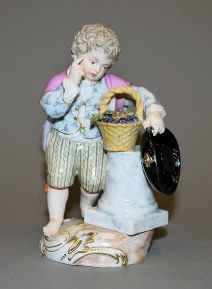 Niño jardinero con cesta de uvas, Real Fábrica de 