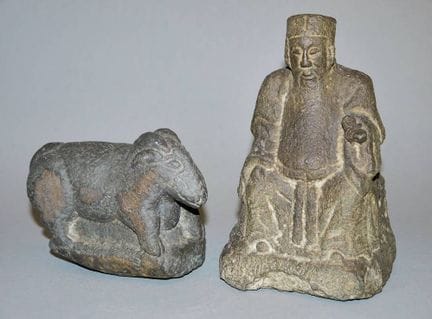Sculpture en pierre représentant le dieu de la ter