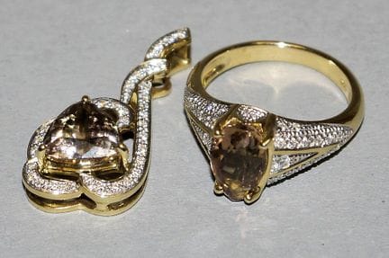 Jewellery set: pendant and ring with tanzanite and