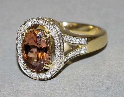 Ring with tanzanite and brilliant-cut diamonds, go