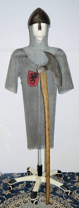 Armatura a maglia metallica in stile storicista co