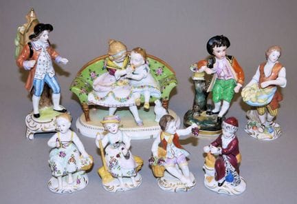 Ocho figuras de porcelana de fábricas alemanas, si