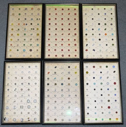 Six cartes d'échantillons historiques comprenant 3