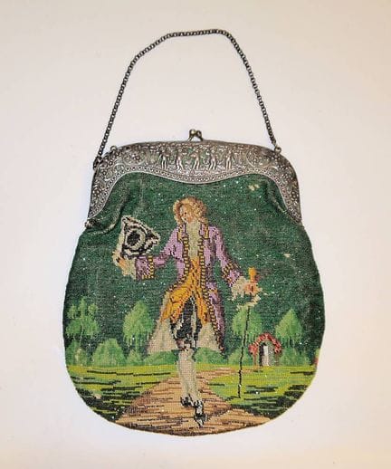Elegante bolso de punto perlado con asa de plata, 