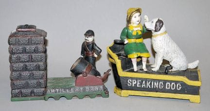 Deux tirelires en fonte inspirées de modèles ancie