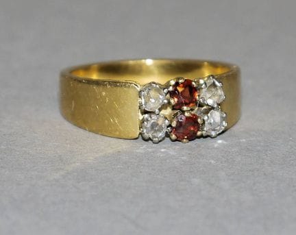Band ring with diamonds and rubies, gold
18ct yell