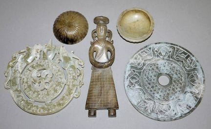 Quatre objets décoratifs chinois en jade
Figurine 