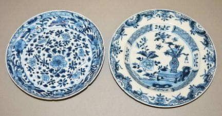 Deux assiettes bleu et blanc de la dynastie Qing, 