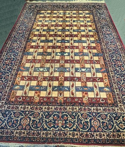 Large Bakhtiar Oriental carpet, Persia, 40-50 year