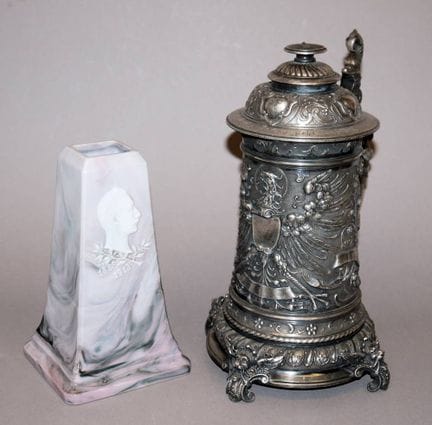 Jarra de premio de la WMF hacia 1893 y obelisco de