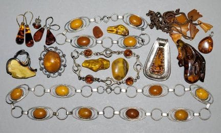 Collection of amber jewellery, silver
835-925 silv