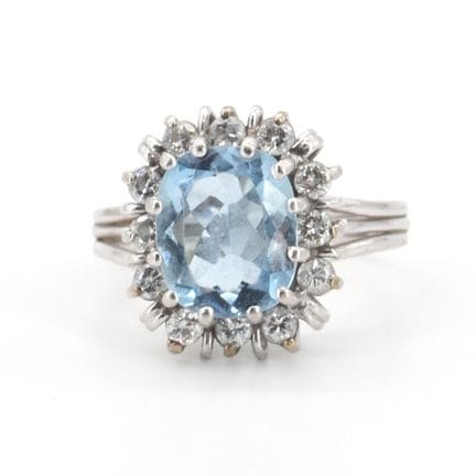Anillo de platino con 12 diamantes de talla brilla