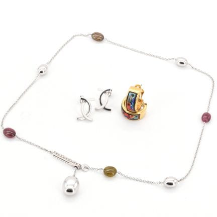 Collar de oro blanco de 18 quilates de la marca NA
