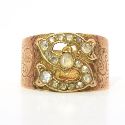 Anillo de oro amarillo de 18 quilates con rosas de