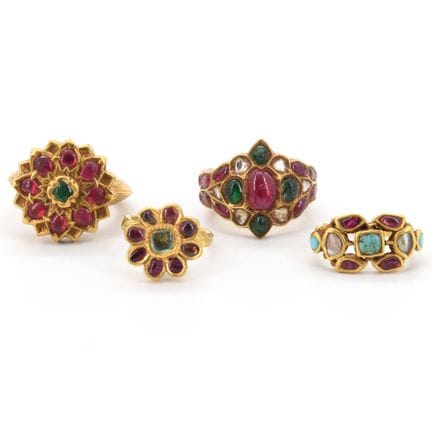 4 anillos de oro amarillo de 18 quilates (piedras 