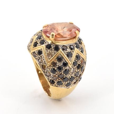 Anillo de oro amarillo de 18 quilates (piedras de 