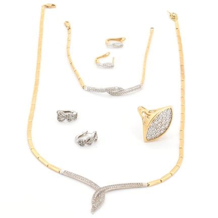 Bague, collier, bracelet et 4 boucles d'oreilles e