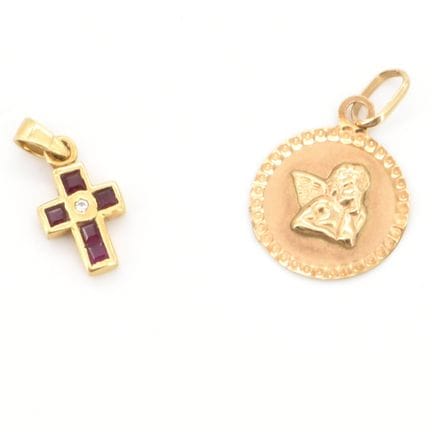 Pendentif en or jaune 9 ct (bosselé) - 0.7 g Croix