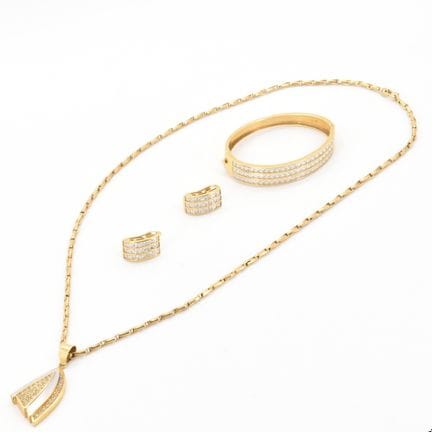 Collier, pendentif, bracelet rigide et 2 boucles d