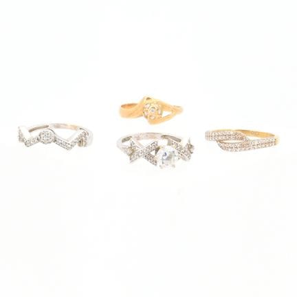 4 bagues en or jaune et blanc 18 ct (pierres fauss