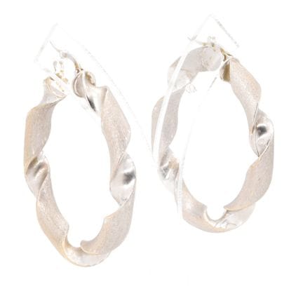 2 boucles d'oreilles en or blanc 18 ct (bosselée) 