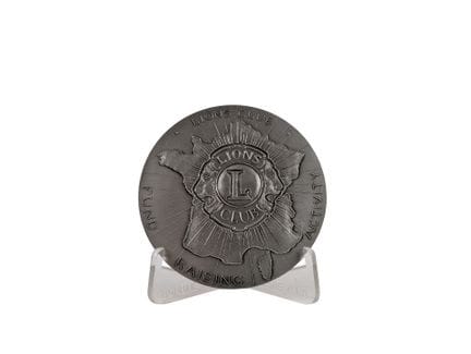 Médaille en argent gravée "Lions Club 1917-1992"
P
