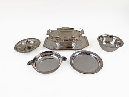 Lot de métal argenté comprenant:
-Une saucière Fra