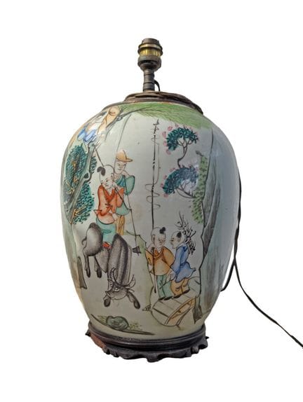 CHINE
Potiche couverte montée en lampe en porcelai