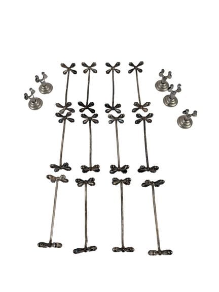 Douze repose-couteaux à extremité cruciforme et ci
