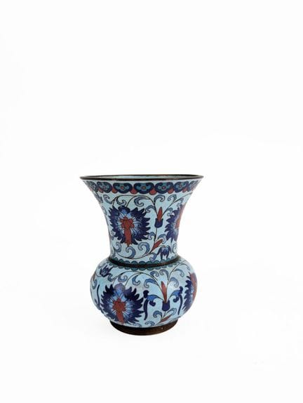 Vase à col évasé en bronze cloisonné à décor clois