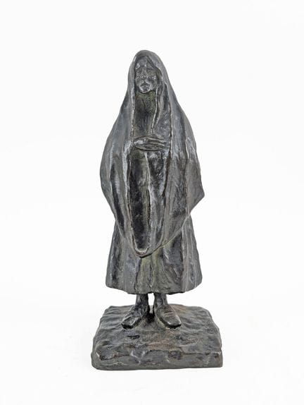 Attribué à Jean-Baptiste DEBAY, 
Femme au manteau
