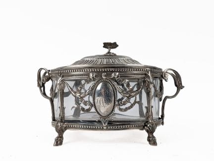 Rince doigt à monture en argent de style Louis XVI