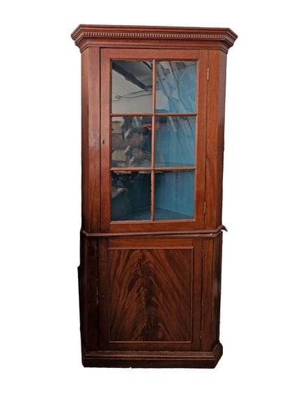 Encoignure formant vitrine en acajou et placage d'