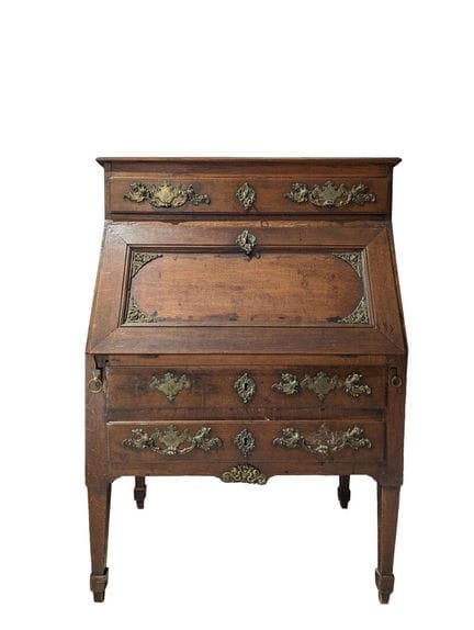 Bureau de pente en chêne mouluré et sculpté, l'abb