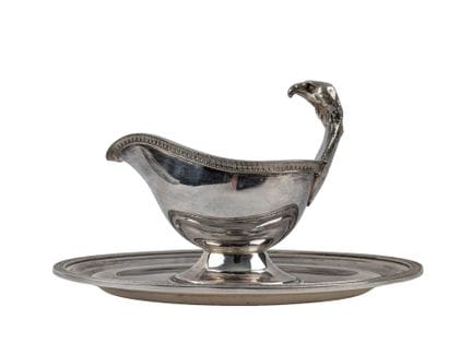 Saucière en métal argenté à décor d'aigle
24,5x16 