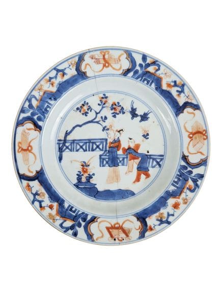 CHINE
Assiette en porcelaine à décor de personnage