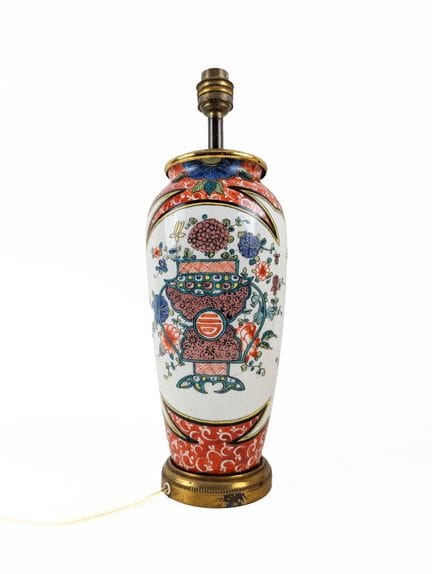 Dans le goût de la CHINE
Lampe en porcelaine polyc