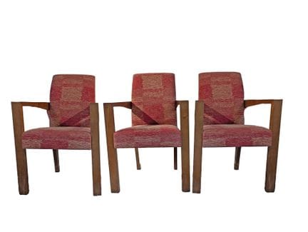 Hugues CHEVALIER
Trois fauteuils en bois patiné, a