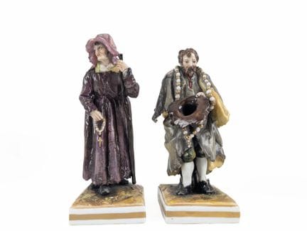 CAPODIMONTE
Paire de mendiants en porcelaine polyc