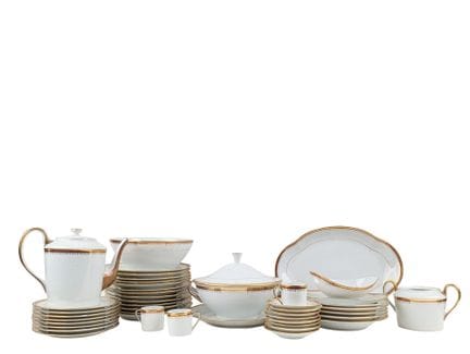 Service en porcelaine à bordure émaillée rouge et 