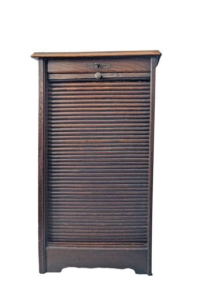 Meuble à rideau en bois patiné
91x45x35 cm